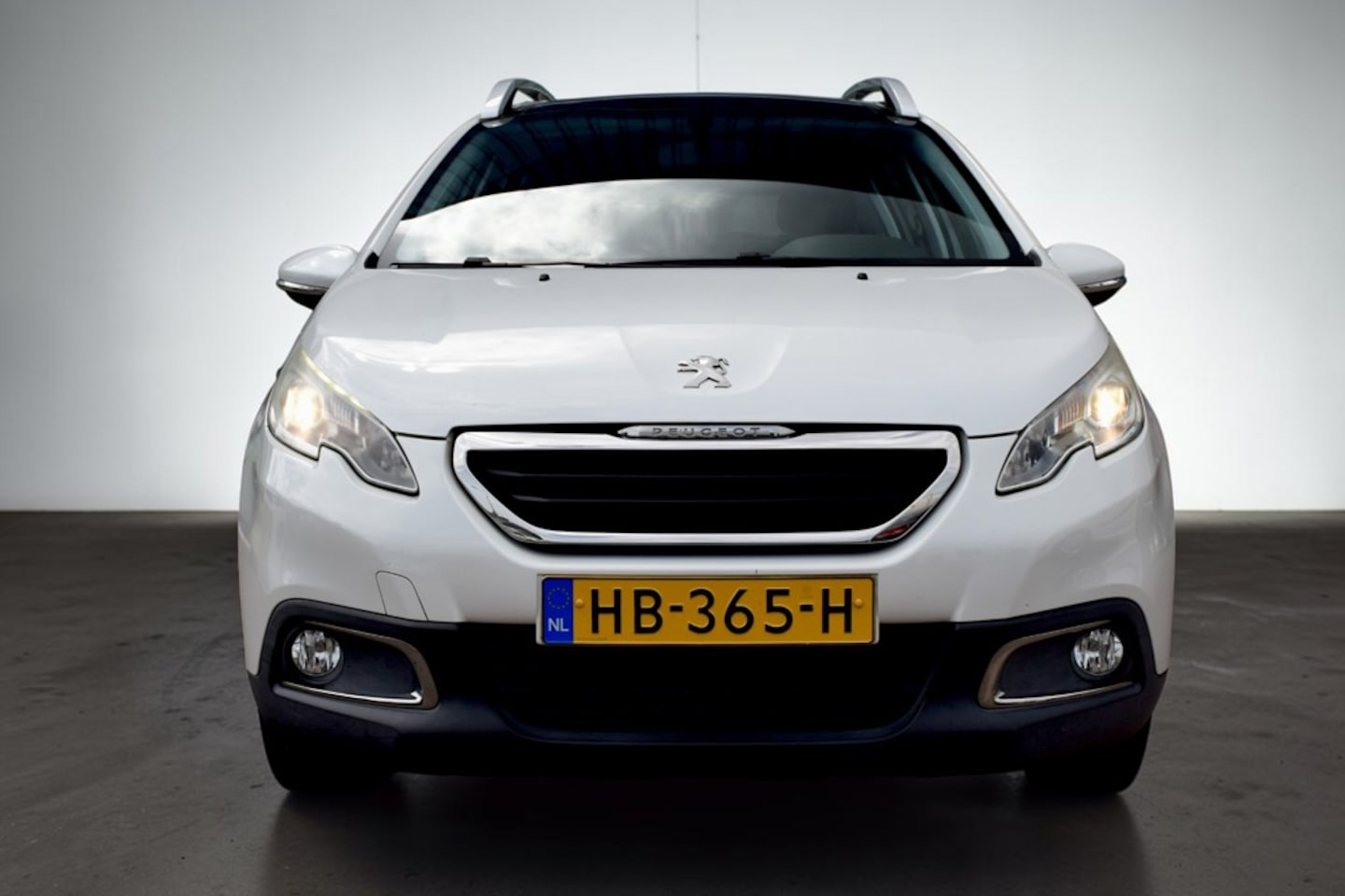 Peugeot 2008 - 1.2 PureTech Active 1.2 PureTech Active, Panoramadak, Full map navigatie, Airco, Elektrische ramen,