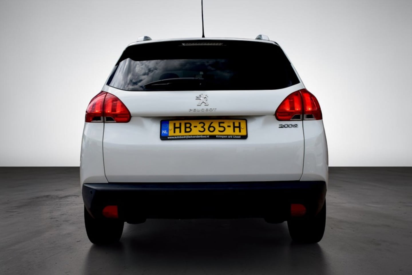 Peugeot 2008 - 1.2 PureTech Active 1.2 PureTech Active, Panoramadak, Full map navigatie, Airco, Elektrische ramen,
