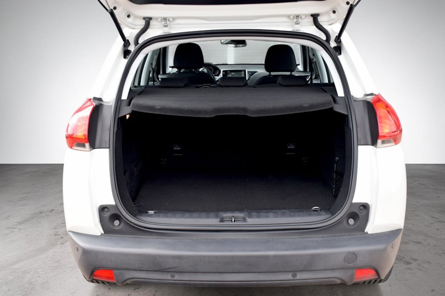Peugeot 2008 - 1.2 PureTech Active 1.2 PureTech Active, Panoramadak, Full map navigatie, Airco, Elektrische ramen,