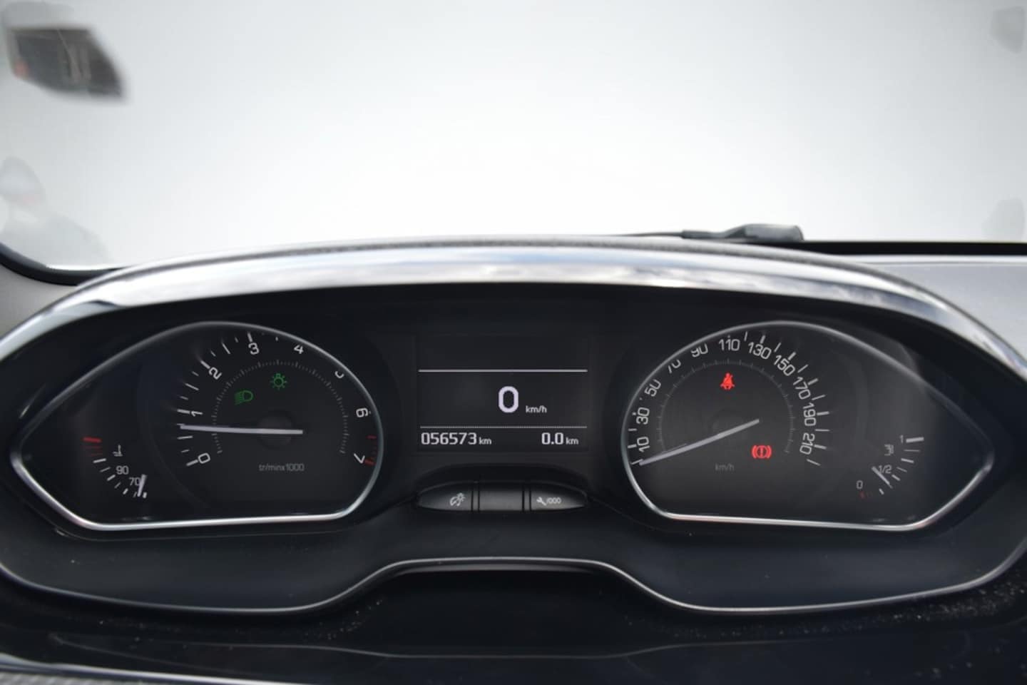 Peugeot 2008 - 1.2 PureTech Active 1.2 PureTech Active, Panoramadak, Full map navigatie, Airco, Elektrische ramen,