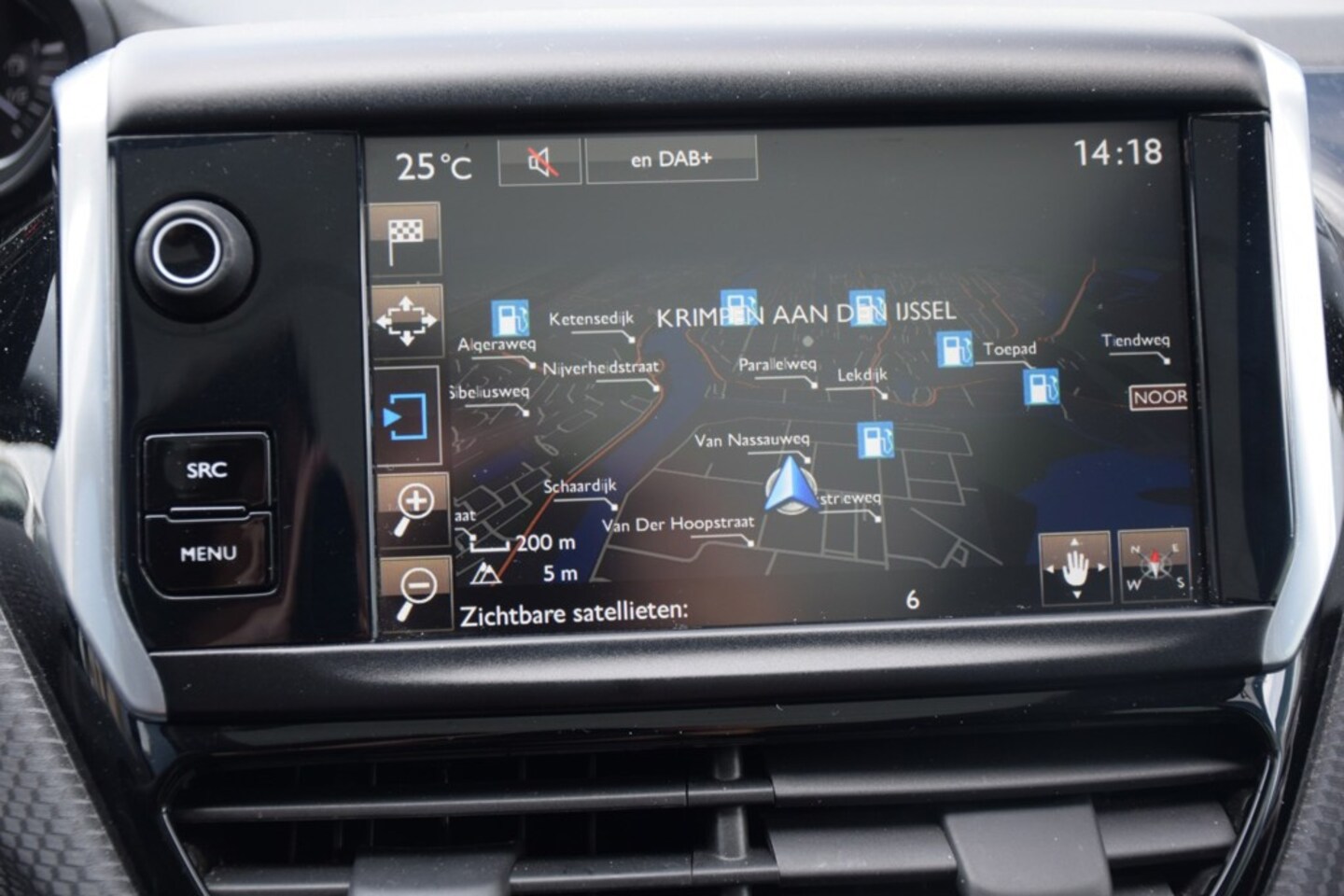Peugeot 2008 - 1.2 PureTech Active 1.2 PureTech Active, Panoramadak, Full map navigatie, Airco, Elektrische ramen,