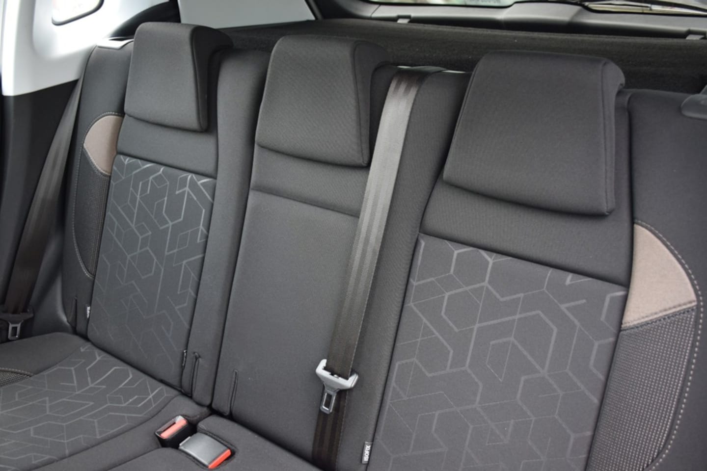 Peugeot 2008 - 1.2 PureTech Active 1.2 PureTech Active, Panoramadak, Full map navigatie, Airco, Elektrische ramen,