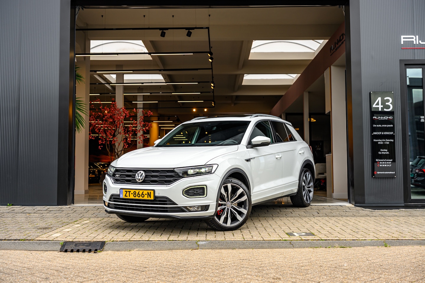 Volkswagen T-Roc - 1.5 TSI Sport Business R-Line| Pano | Acc | Beat By Dre | Lane Assist | - AutoWereld.nl
