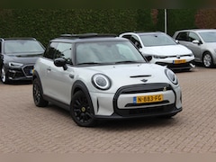 MINI Electric - Yours 33 kWh / SoH 95, 3% / Panoramadak / Leder / Keyless / 17'' / CarPlay / Navigatie / S