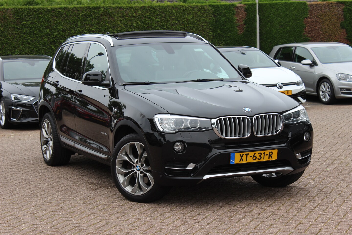 BMW X3 - xDrive28i Centennial High Exe. / Panoramadak / Camera / Leder / Navigatie / 18'' / DAB / S - AutoWereld.nl
