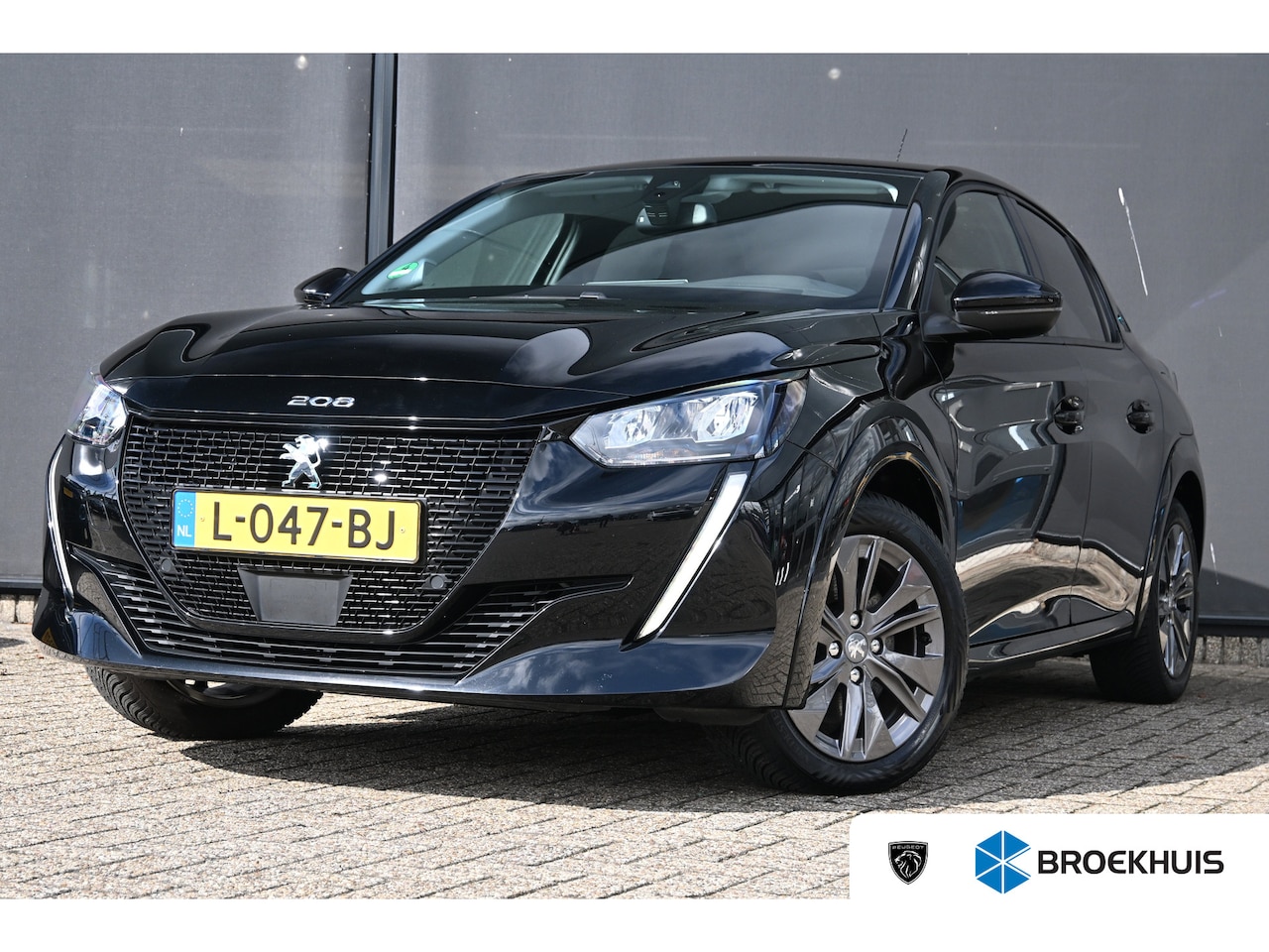 Peugeot e-208 - EV Allure Pack 50 kWh 3 Fase | Adaptive Cruise | Stoelverwarming | Navigatie 3D | Achterui - AutoWereld.nl