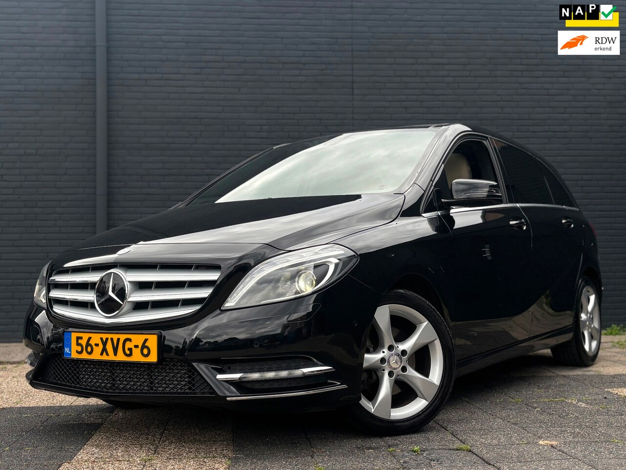 Mercedes-Benz B-klasse - 200 Automaat | Pano | Camera | Trekhaak - AutoWereld.nl