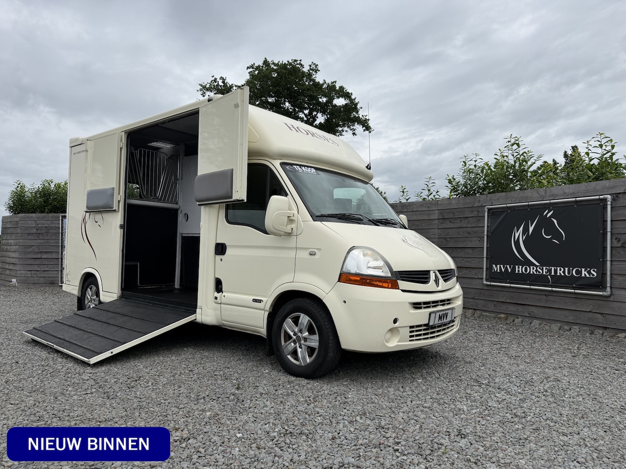 Renault Master Pro - | HORSETRUCK | MTM | SAFETY 3XL | 2010 | 151.911KM | MANUEL | 3-SEAT | L3 | V-RECK | NO VA - AutoWereld.nl