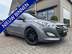 Hyundai i30 - 5DRS 1.6 GDI Go Plus Parkeersensors / Navigatie / Camera