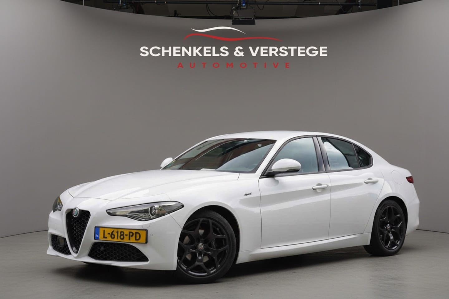 Alfa Romeo Giulia - 2.2 Sprint / BTW / Trekhaak / 18'Inch / Adaptieve Cruise / Carplay / Camera / - AutoWereld.nl