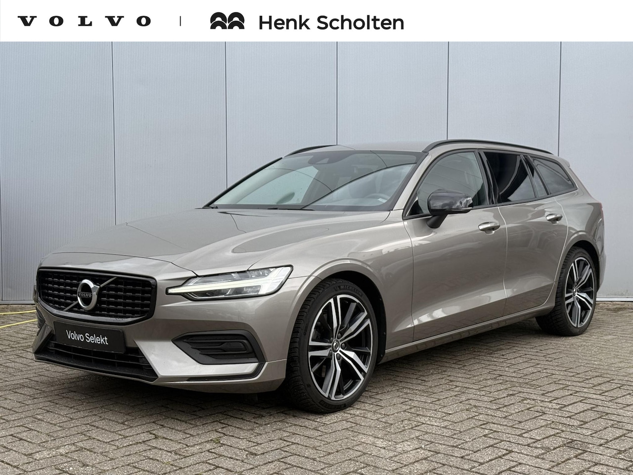 Volvo V60 - B3 AUT8 163PK Momentum Advantage | Sport Pack | 19" Lichtmetalen velgen | Glossy Black ext - AutoWereld.nl