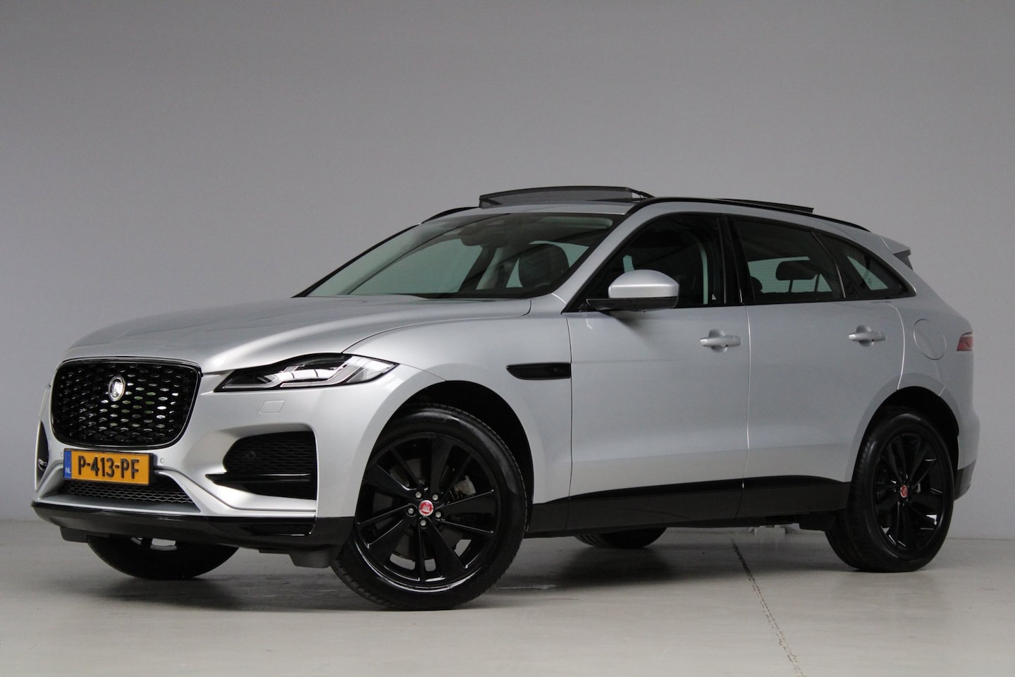 Jaguar F-Pace - 2.0 P400e PHEV R-Dynamic HSE | panoramadak | adap. cruise | keyless entry | trekhaak | app - AutoWereld.nl
