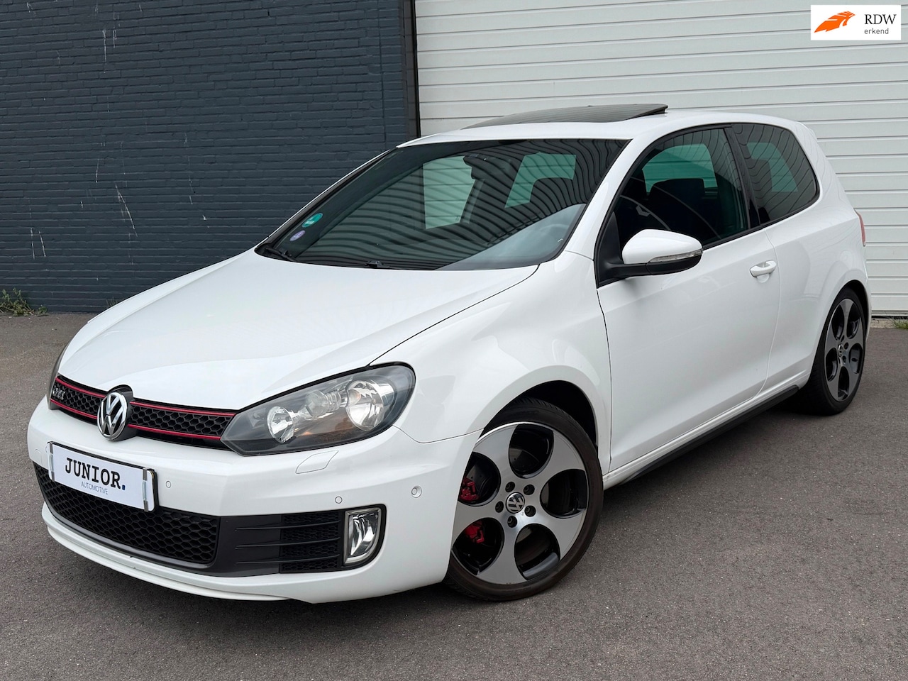 Volkswagen Golf - 2.0 GTI DSG/PANORAMADAK/STOELVERWARMING/CRUISE - AutoWereld.nl