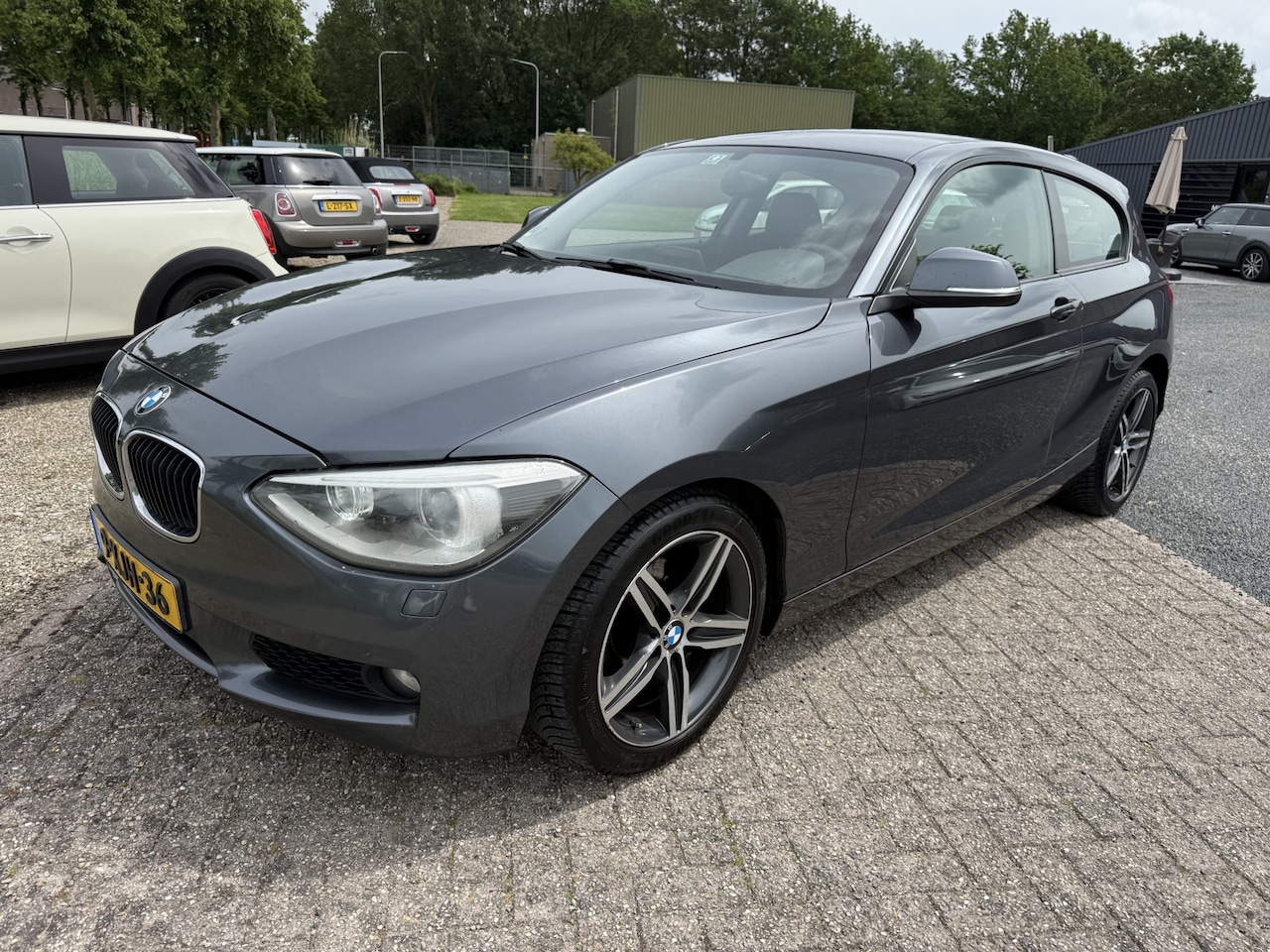 BMW 1-serie - 116d. Navi,Leer Xenon,Trekhaak. Mooie auto ! - AutoWereld.nl