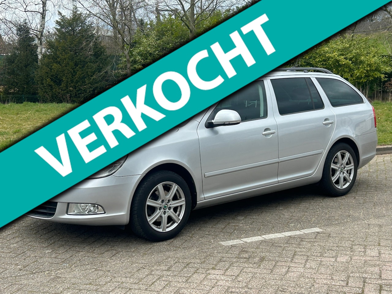 Skoda Octavia Combi - 1.2 TSI Tour Business Line 2012 6-bak! Dealer onderhouden! goed rijdend! Ruime auto! Stoel - AutoWereld.nl