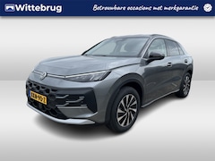 Volkswagen T-Roc - 1.5 eTsi Life First Edition Zwenkbare trekhaak / Dodehoek detectie / Stuur en stoelverwarm