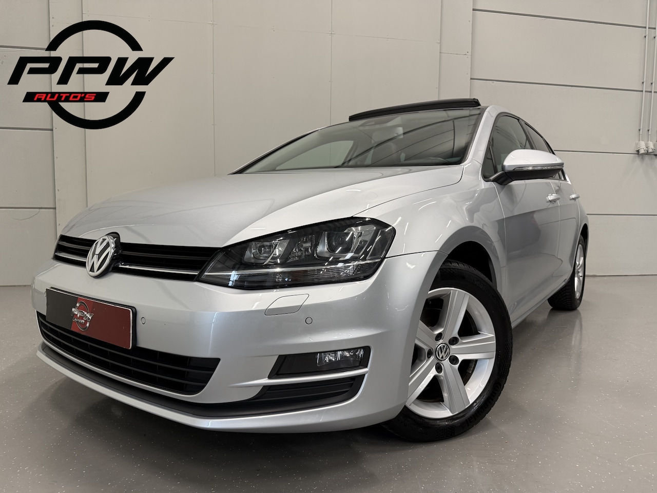 Volkswagen Golf - 1.2 TSI 110PK DSG 5drs. PANO/BI-XENON/LEER-STOF SP.STOELEN/MASSAGE/CARPLAY/NAVI/ECC/CRUISE - AutoWereld.nl