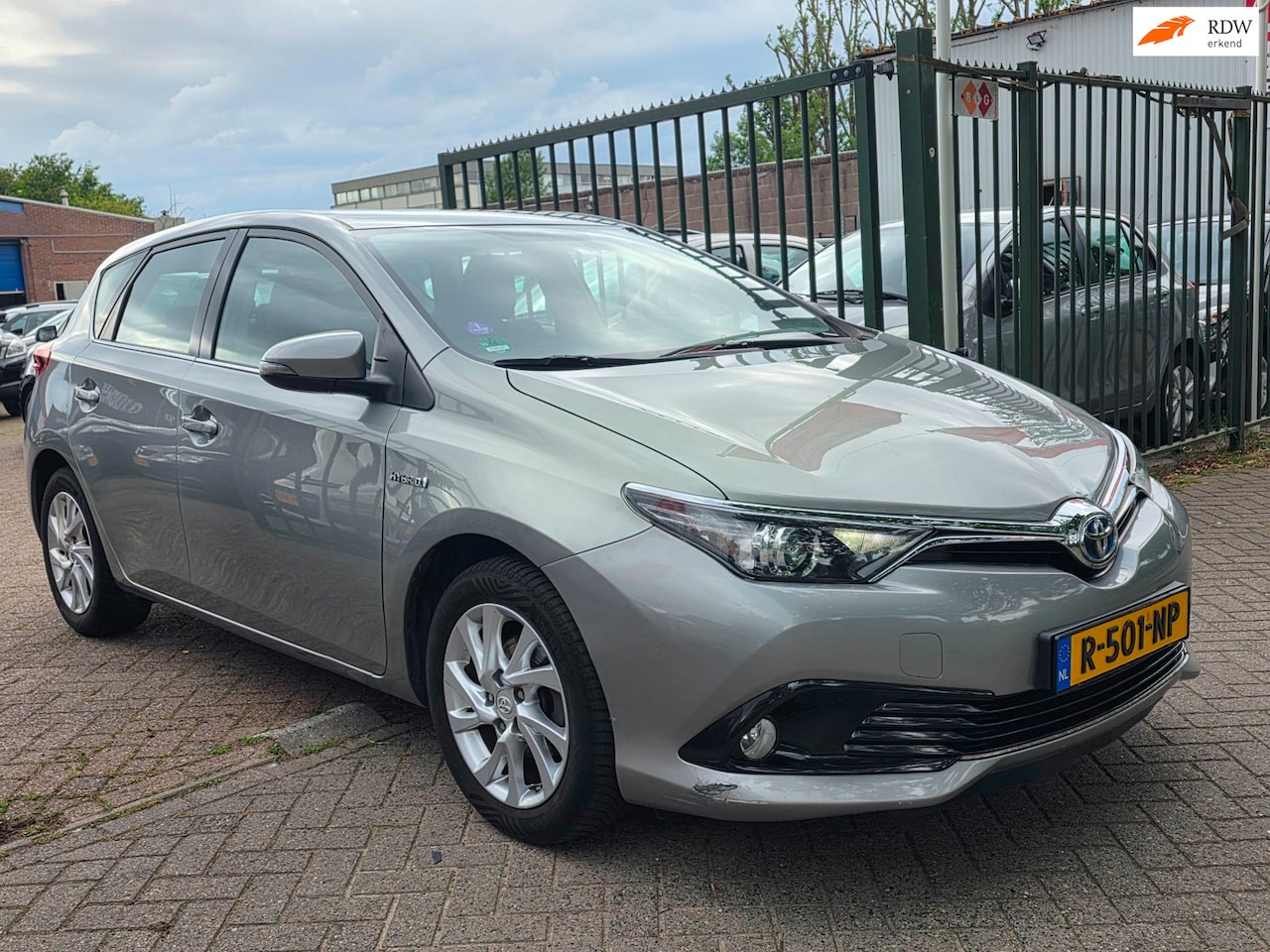 Toyota Auris - 1.8 Hybrid Aspiration Navigatie achteruit camera cruis control trekhaak airco - AutoWereld.nl