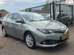 Toyota Auris - 1.8 Hybrid Aspiration Navigatie achteruit camera cruis control trekhaak airco