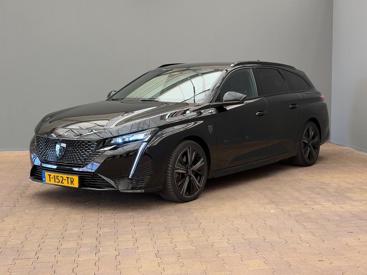 Peugeot 308 SW - 1.6 Plug-in Hybrid 180 GT | Afn. Trekhaak | Navigatie | Massagestoelen | Adaptive Cruise | - AutoWereld.nl