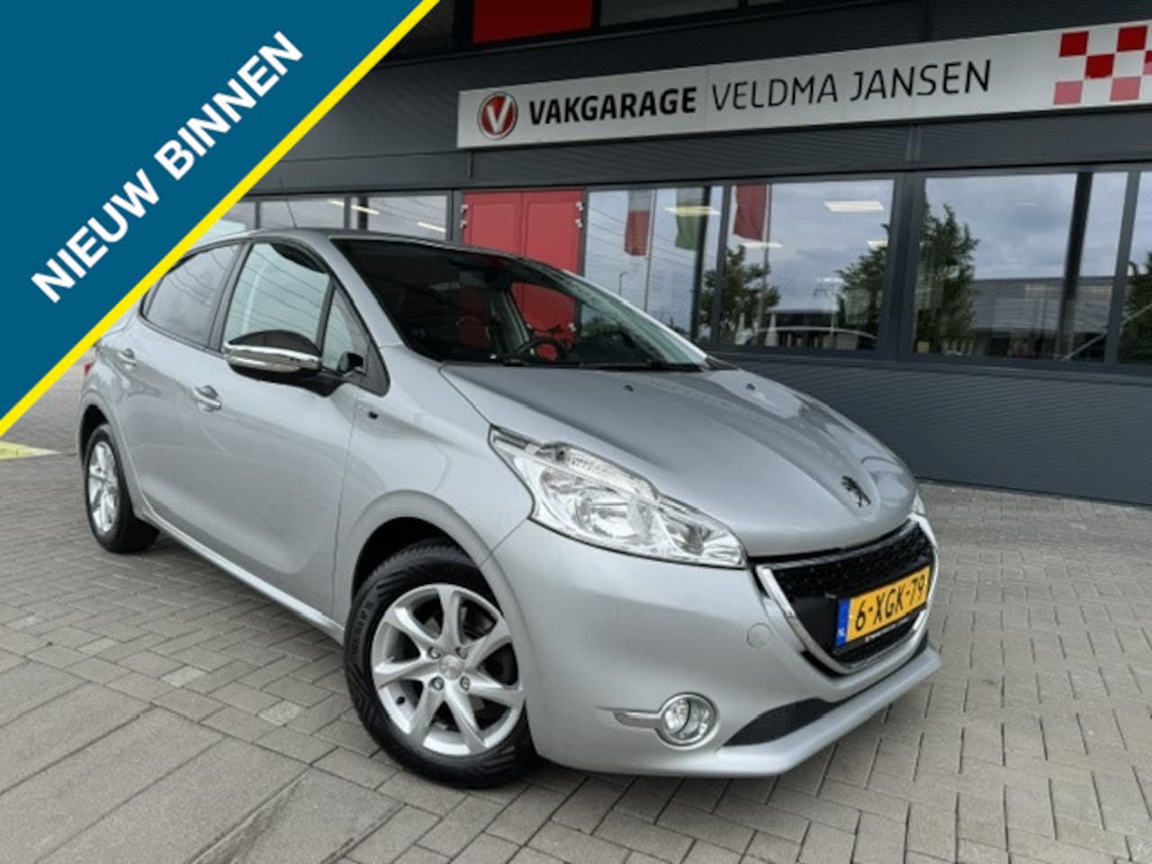 Peugeot 208 - 1.2 VTi STYLE 5-DRS + AIRCO/NAVI - AutoWereld.nl