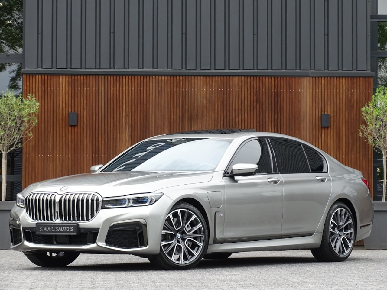 BMW 7-serie - 745e 394PK X-Drive M-Sport / Individual / Laser / 360° / Harman - AutoWereld.nl