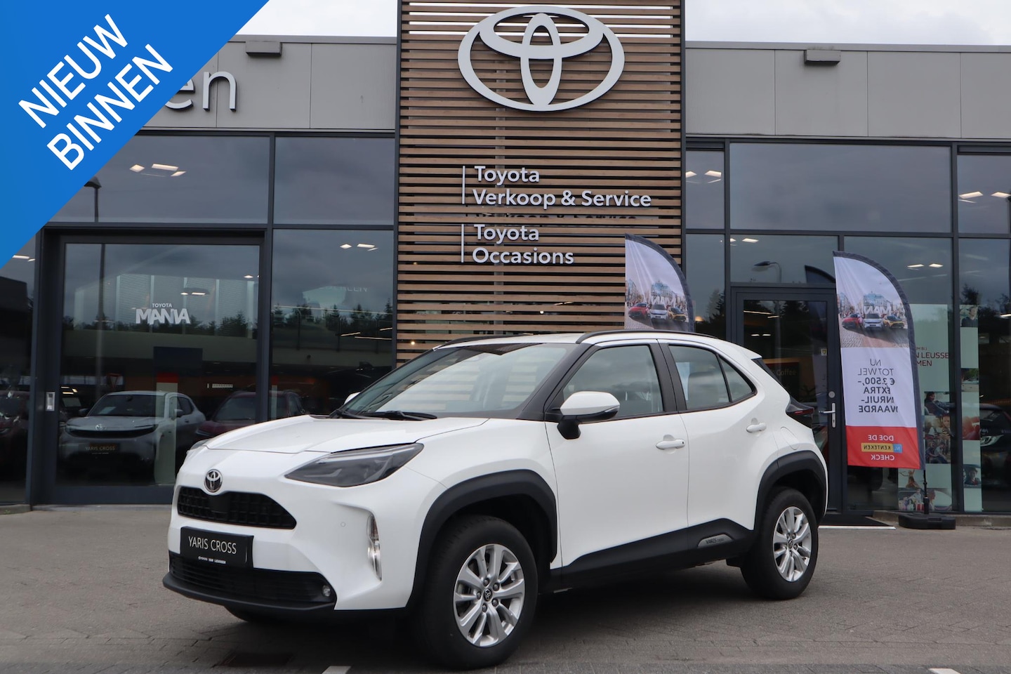 Toyota Yaris Cross - 115 HYBRID DYNAMIC STOEL/STUURVERW PARK-SENSOREN BLIND-SPOT KEYLESS CAMERA AD-CRUISE CLIMA - AutoWereld.nl