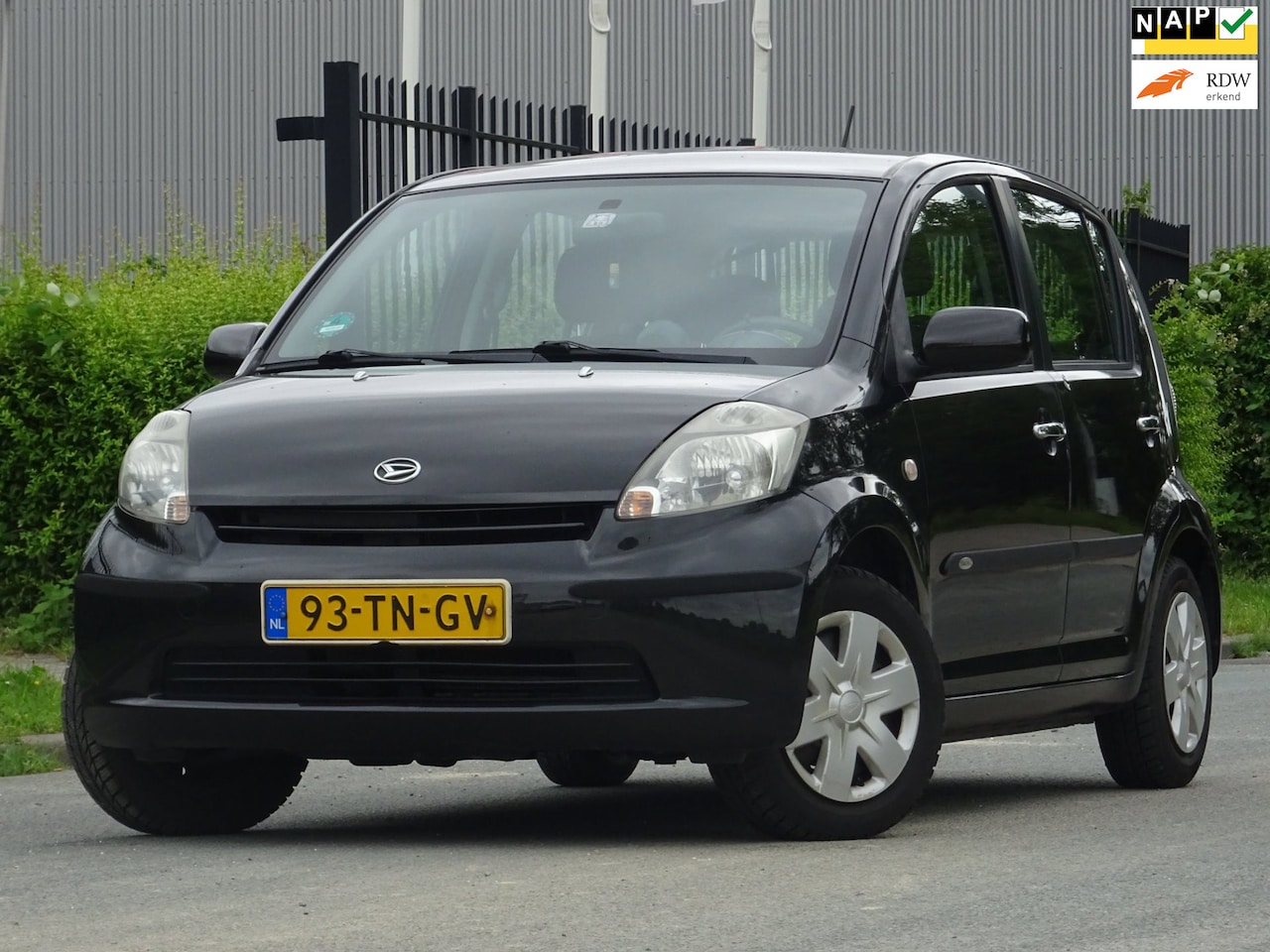 Daihatsu Sirion 2 - 1.3-16V Comfort NAP/AIRCO/APK 30-06-2027 - AutoWereld.nl