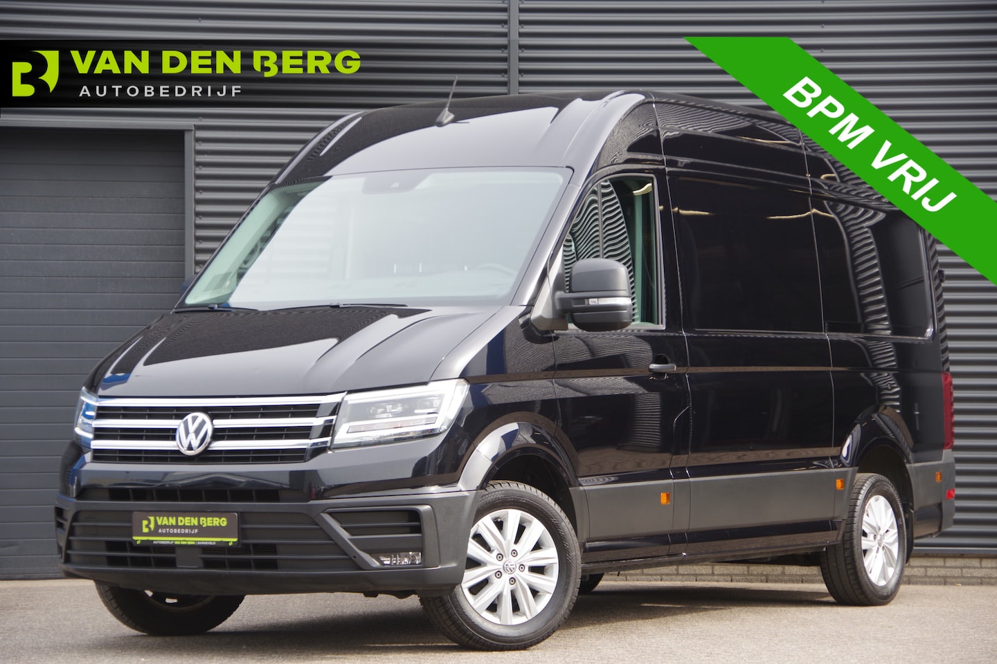 Volkswagen Crafter - 35 2.0 TDI L3H3(L2H2) 3-ZITS, 177PK AUT. LED, TREKHAAK, GEV. ERGO ACTIVE STOEL, CAMERA, AI - AutoWereld.nl