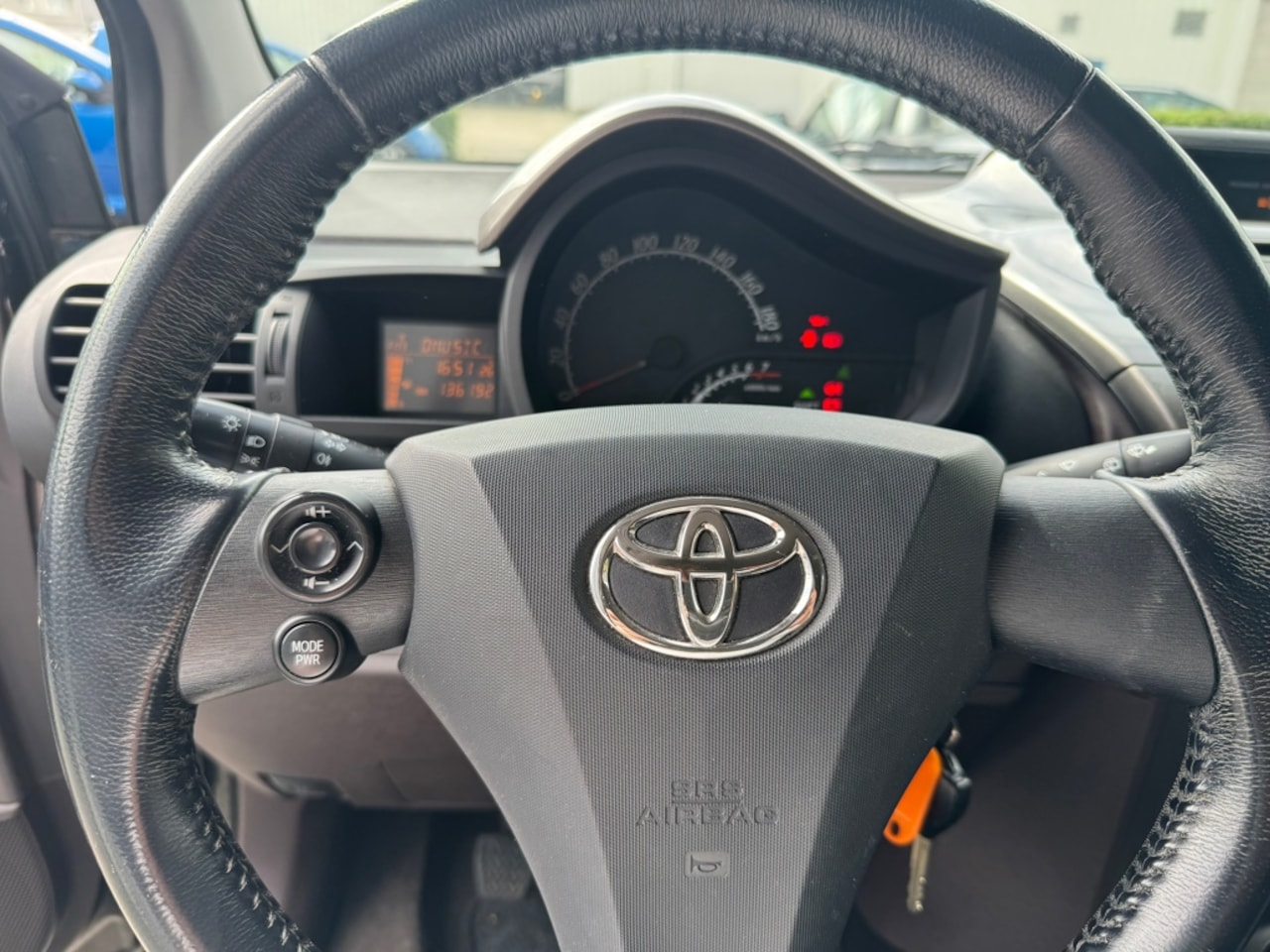 Toyota iQ - 1.0 VVTi Comfort 1.0 VVTi Comfort - AutoWereld.nl