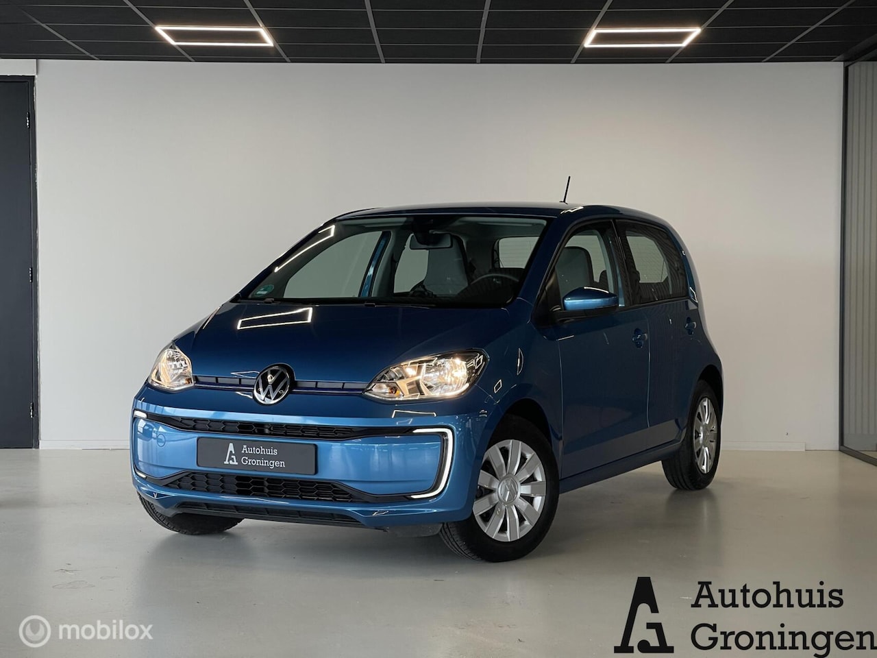 Volkswagen e-Up! - | Stoelverwarming | Achteruitrijcamera | Cruise Control | 40.545 KM - AutoWereld.nl