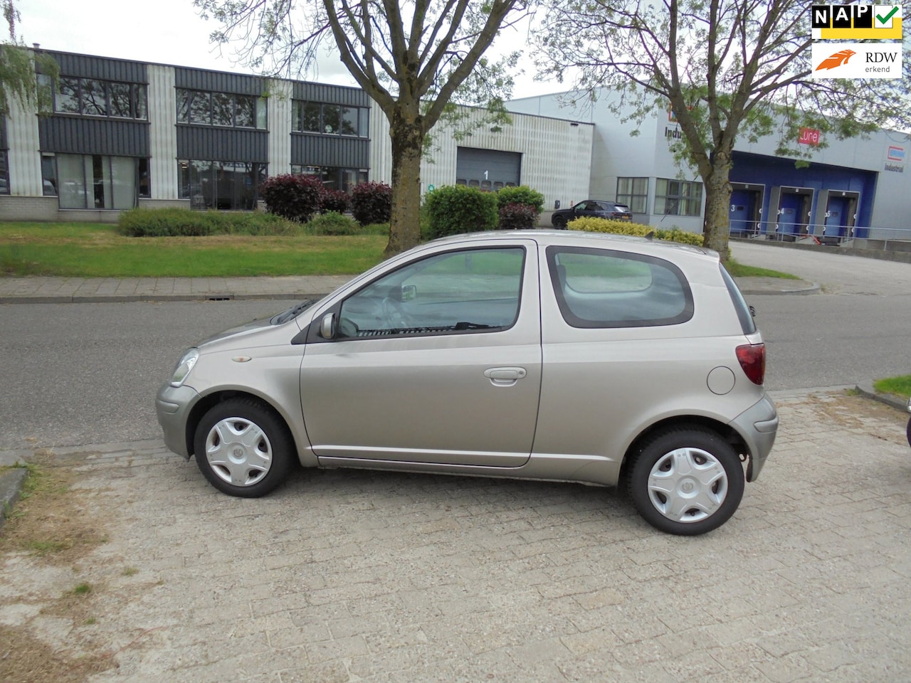 Toyota Yaris - 1.0 VVT-i S-Line MMT Automaat Lage KM - AutoWereld.nl