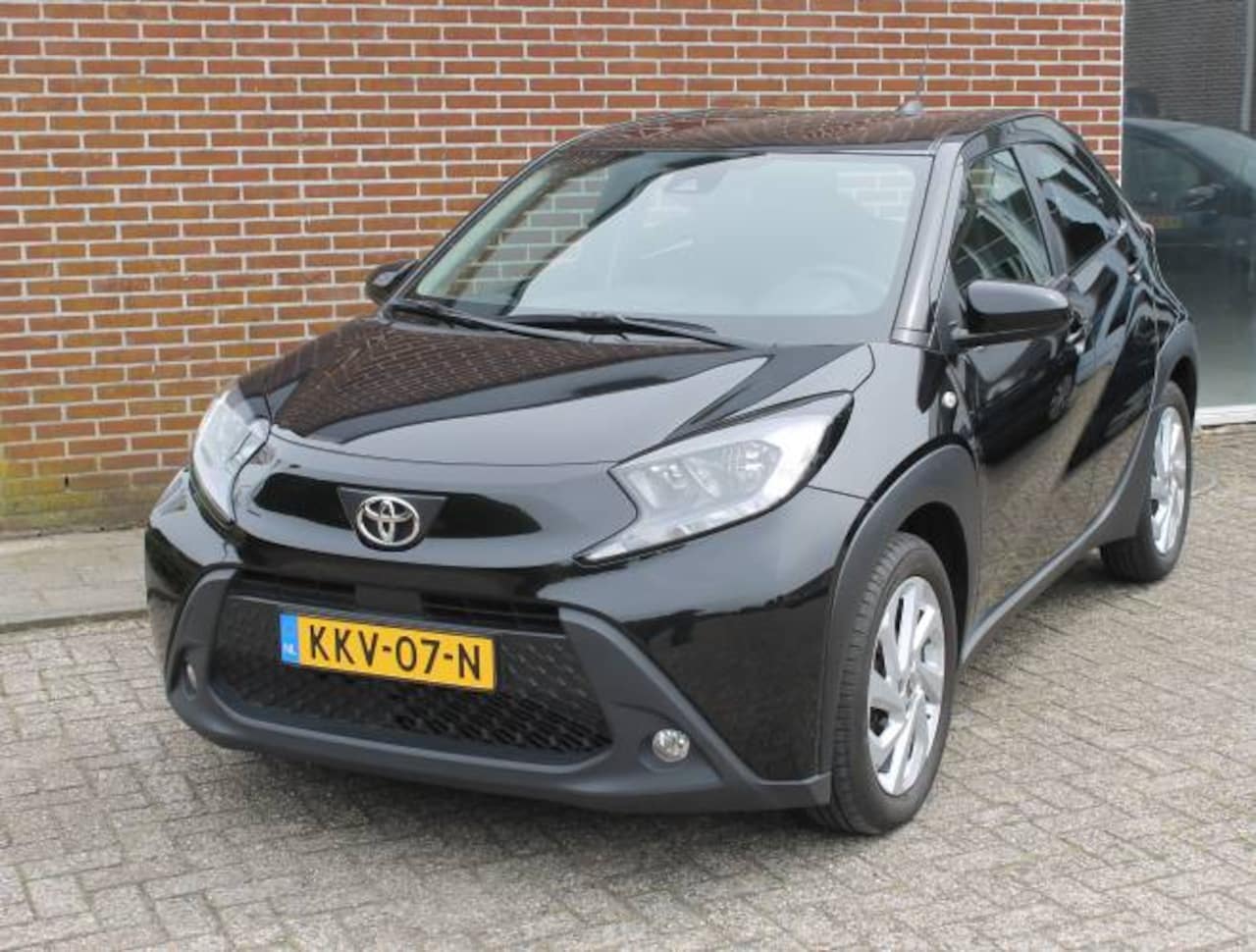 Toyota Aygo X - 1.0 VVT-i MT play 1.0 VVT-i MT 72pk Play - AutoWereld.nl