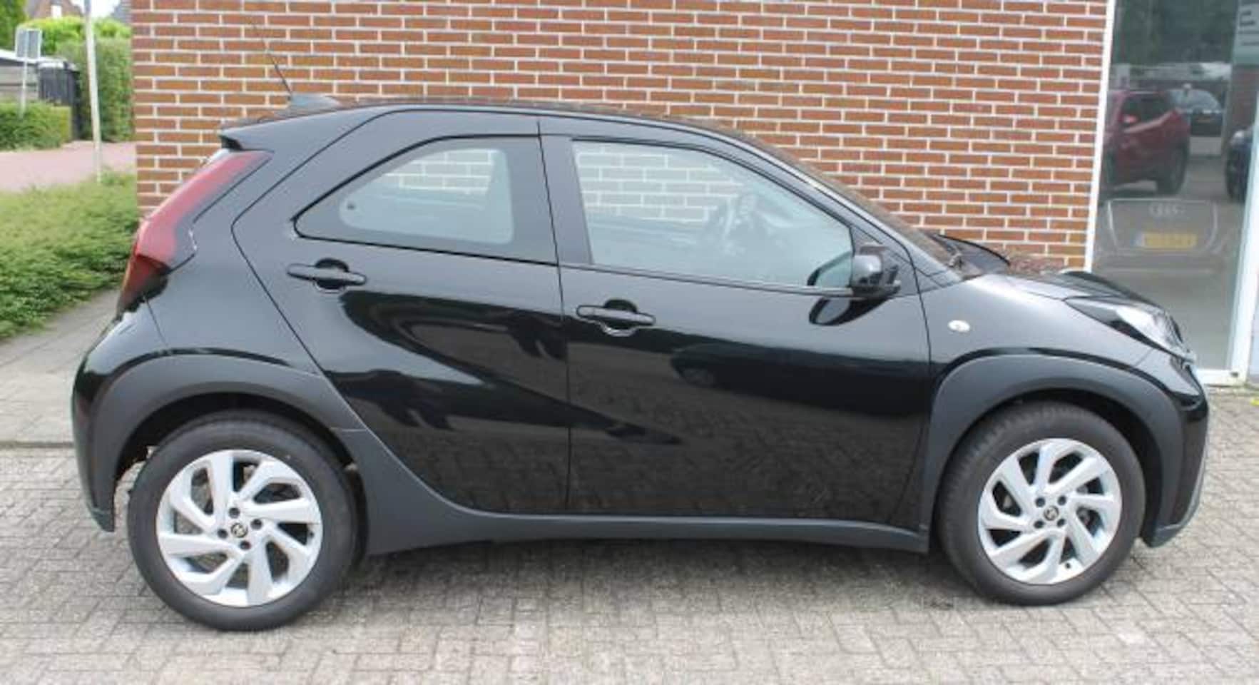Toyota Aygo X - 1.0 VVT-i MT play 1.0 VVT-i MT 72pk Play