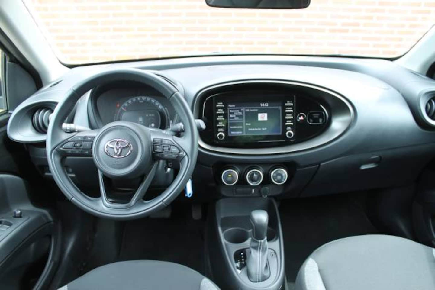 Toyota Aygo X - 1.0 VVT-i MT play 1.0 VVT-i MT 72pk Play