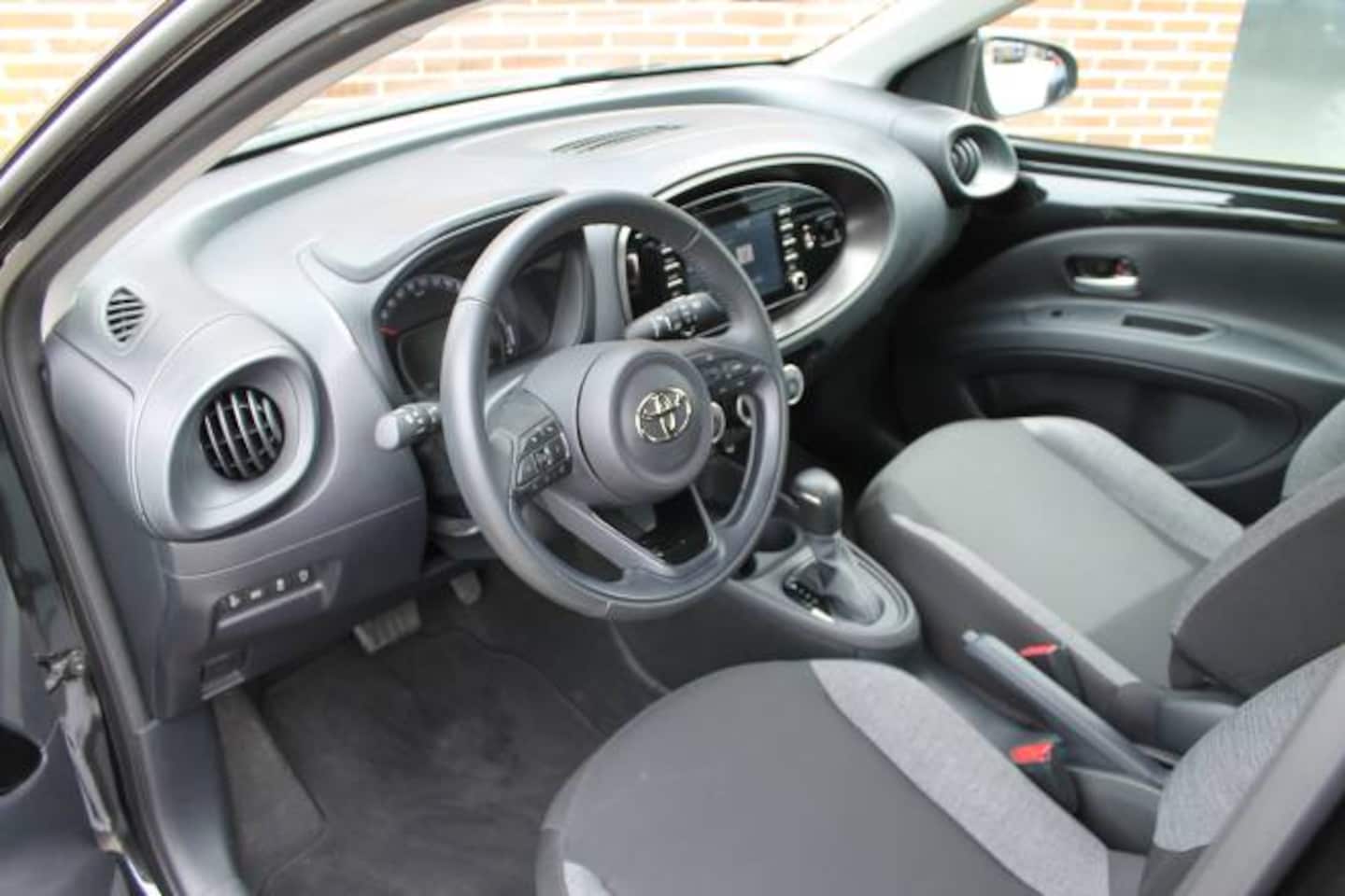Toyota Aygo X - 1.0 VVT-i MT play 1.0 VVT-i MT 72pk Play