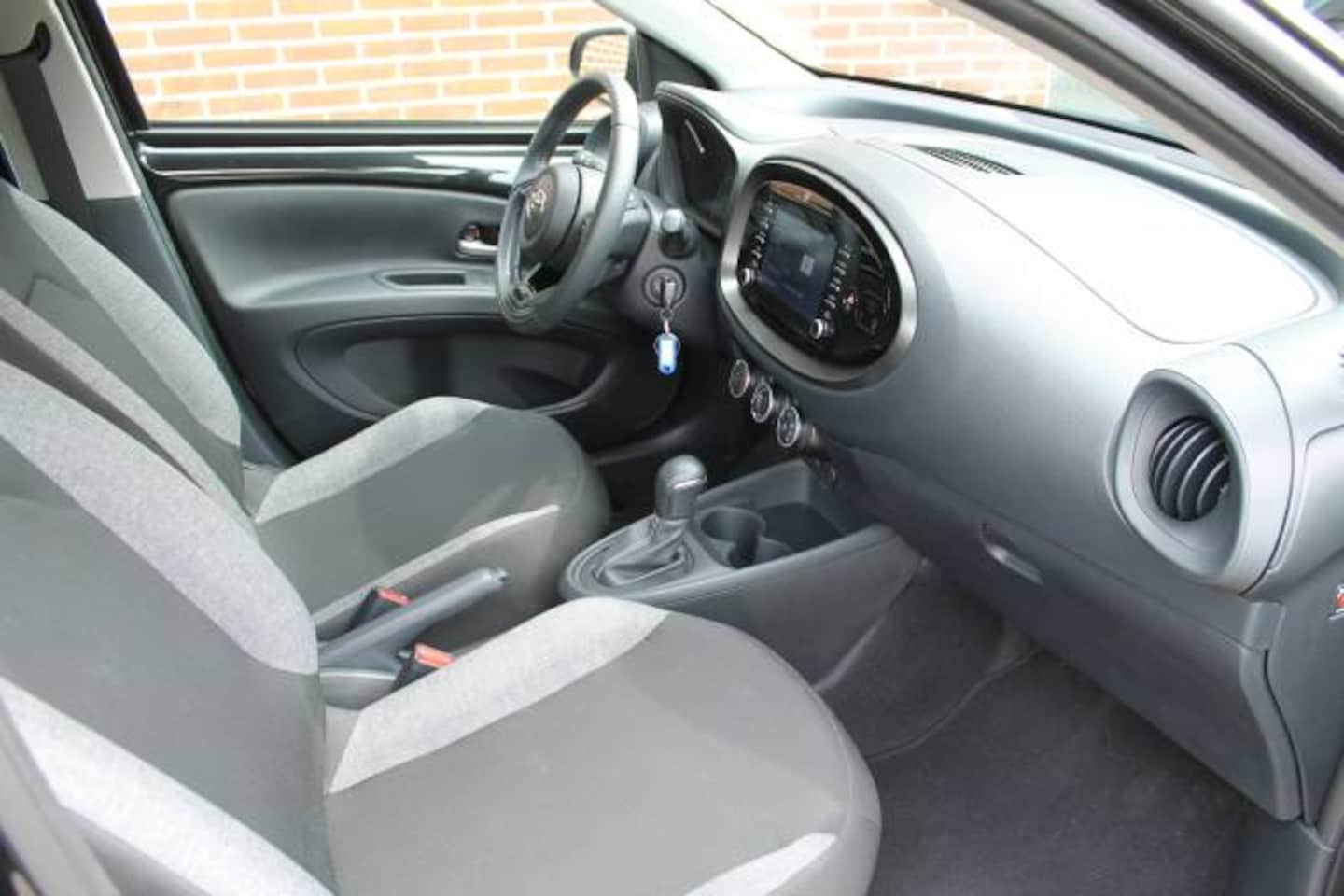 Toyota Aygo X - 1.0 VVT-i MT play 1.0 VVT-i MT 72pk Play