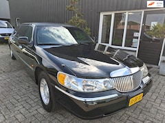 Lincoln Town Car - 4.6 Signature* limousine*limo