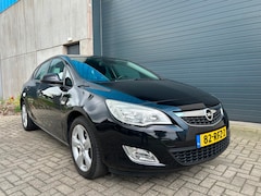 Opel Astra - 1.4i Turbo Edition CLIMA NAVI PDC NAP