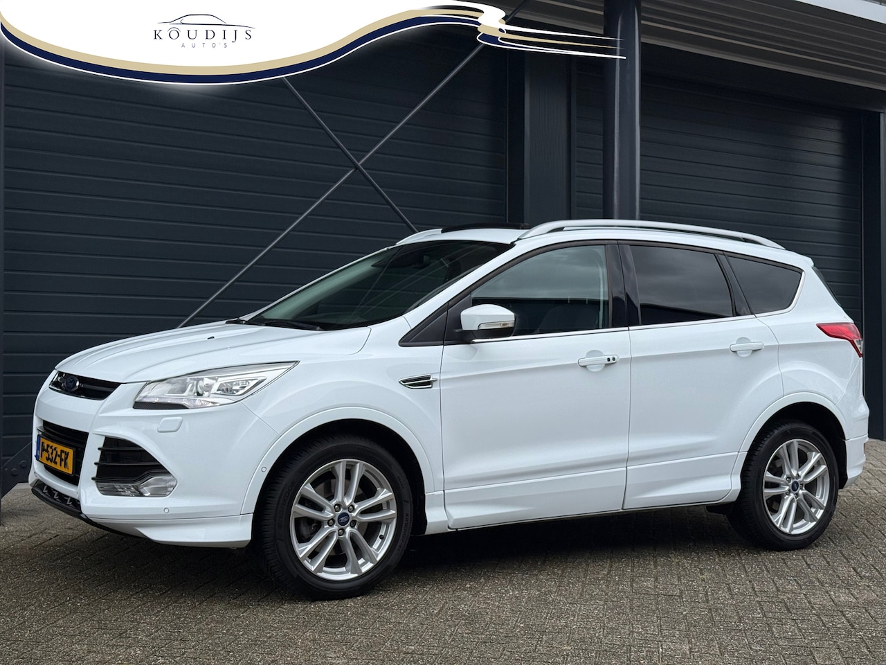 Ford Kuga - 1.6 Titanium Plus 4WD 1.6 Titanium Plus 4WD, Panodak, Camera, Dodehoek, Keyless, Trekhaak - AutoWereld.nl