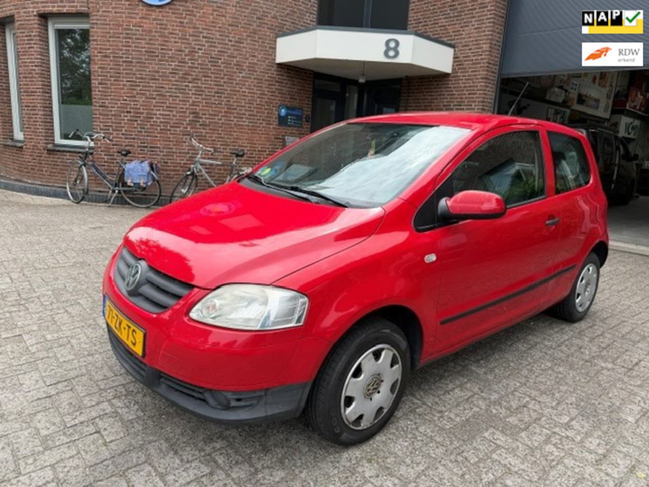Volkswagen Fox - 1.4 Trendline / bj.2008 / kleur: rood / stuurbekrachtiging / stereo / APK tot 06/2027 / NA - AutoWereld.nl