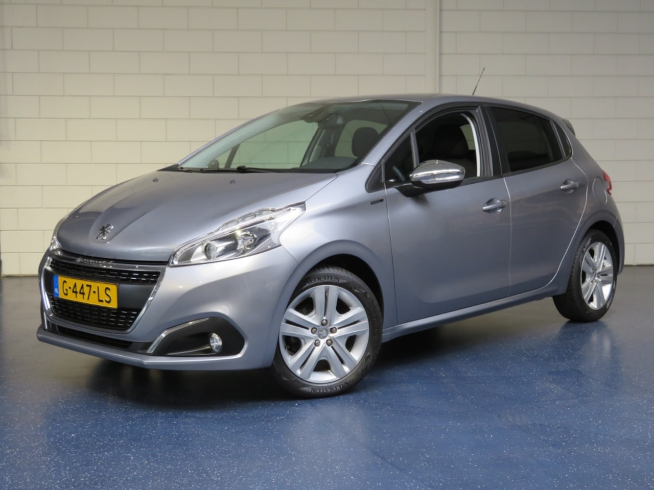 Peugeot 208 - 1.2 PureT. Signature - AutoWereld.nl