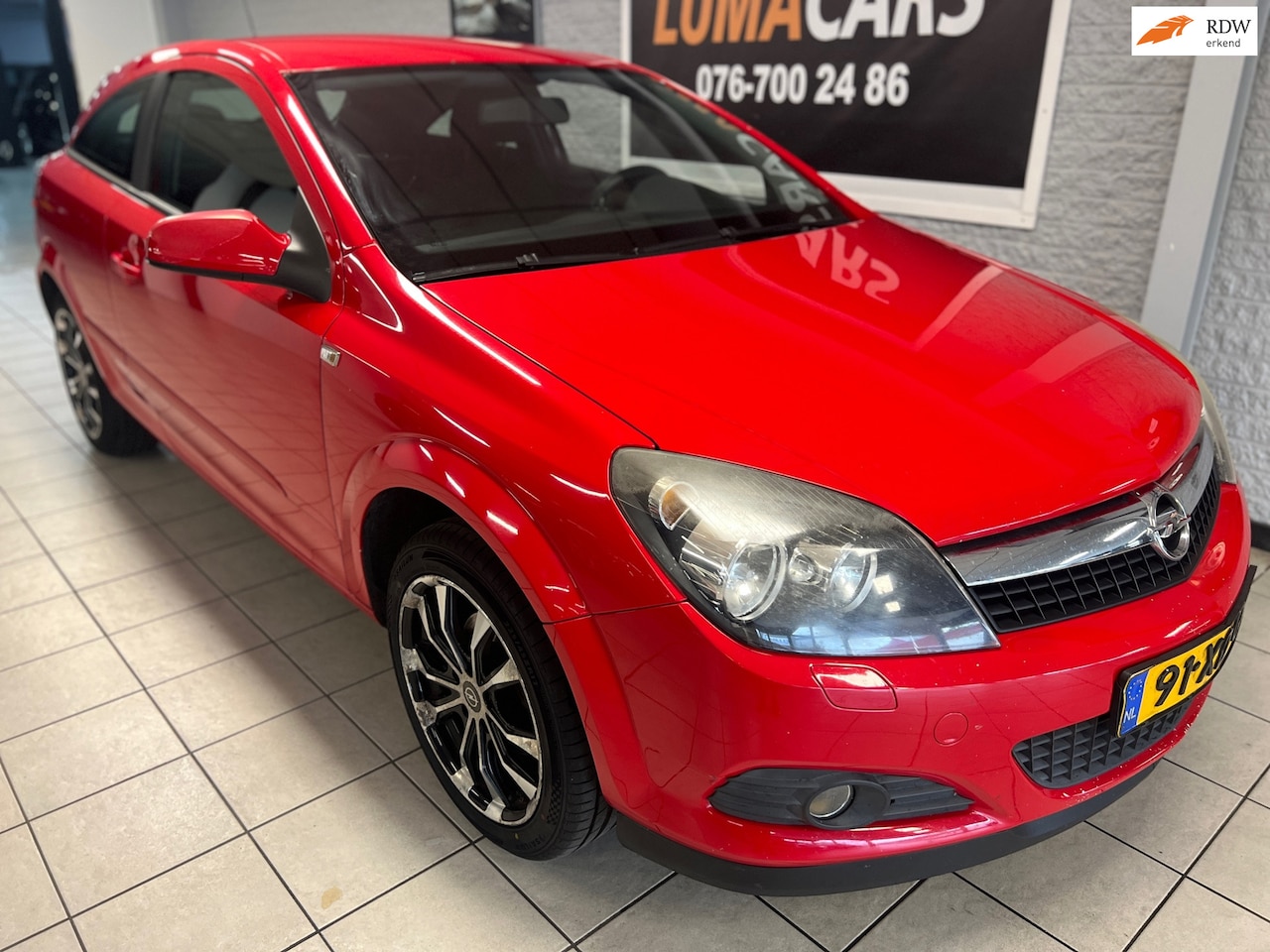 Opel Astra GTC - 1.6 Temptation | APK aanwezig | Airco |cruise - AutoWereld.nl