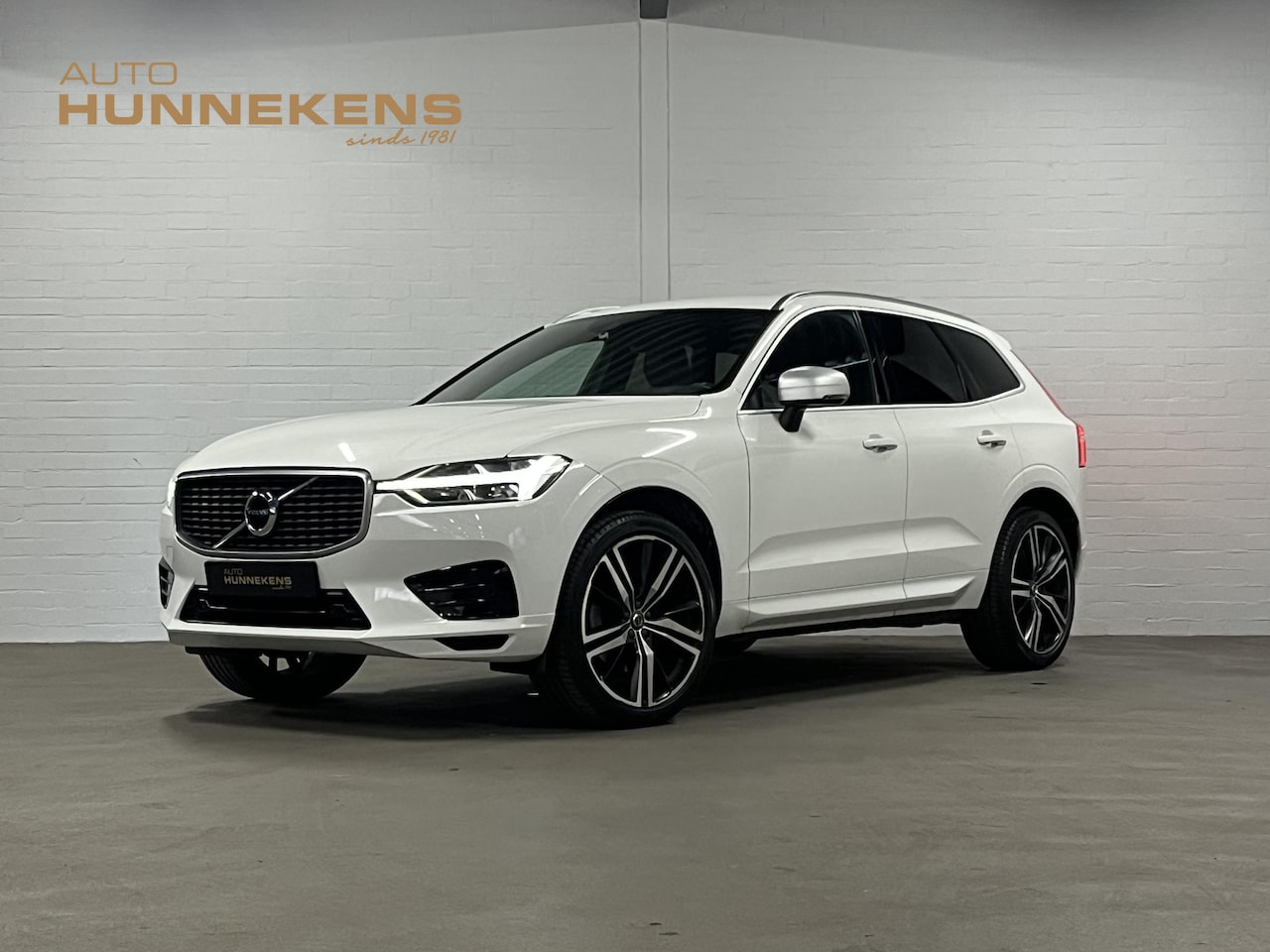 Volvo XC60 - 2.0 T5 R-Design Trekhaak | Cruise control | Keyless entry | Camera | Carplay | Lane assist - AutoWereld.nl