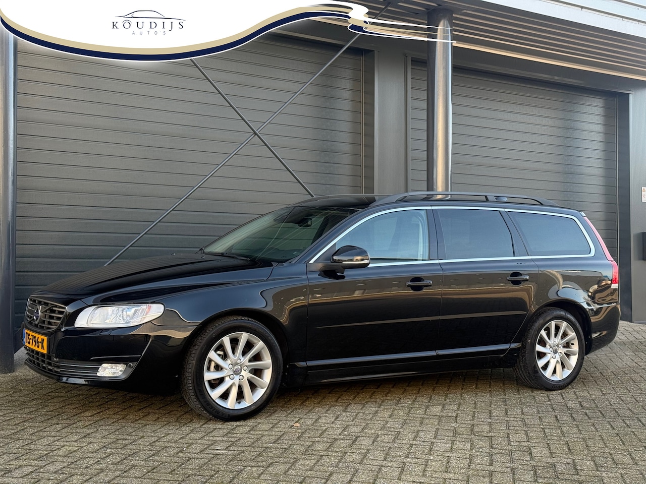 Volvo V70 - 2.0 T4 Dynamic Edition 2.0 T4 Dynamic Edition, Stoel/Stuur verwarming, Afn Trekhaak, Standkachel, Dodehoek, Nieuw - AutoWereld.nl
