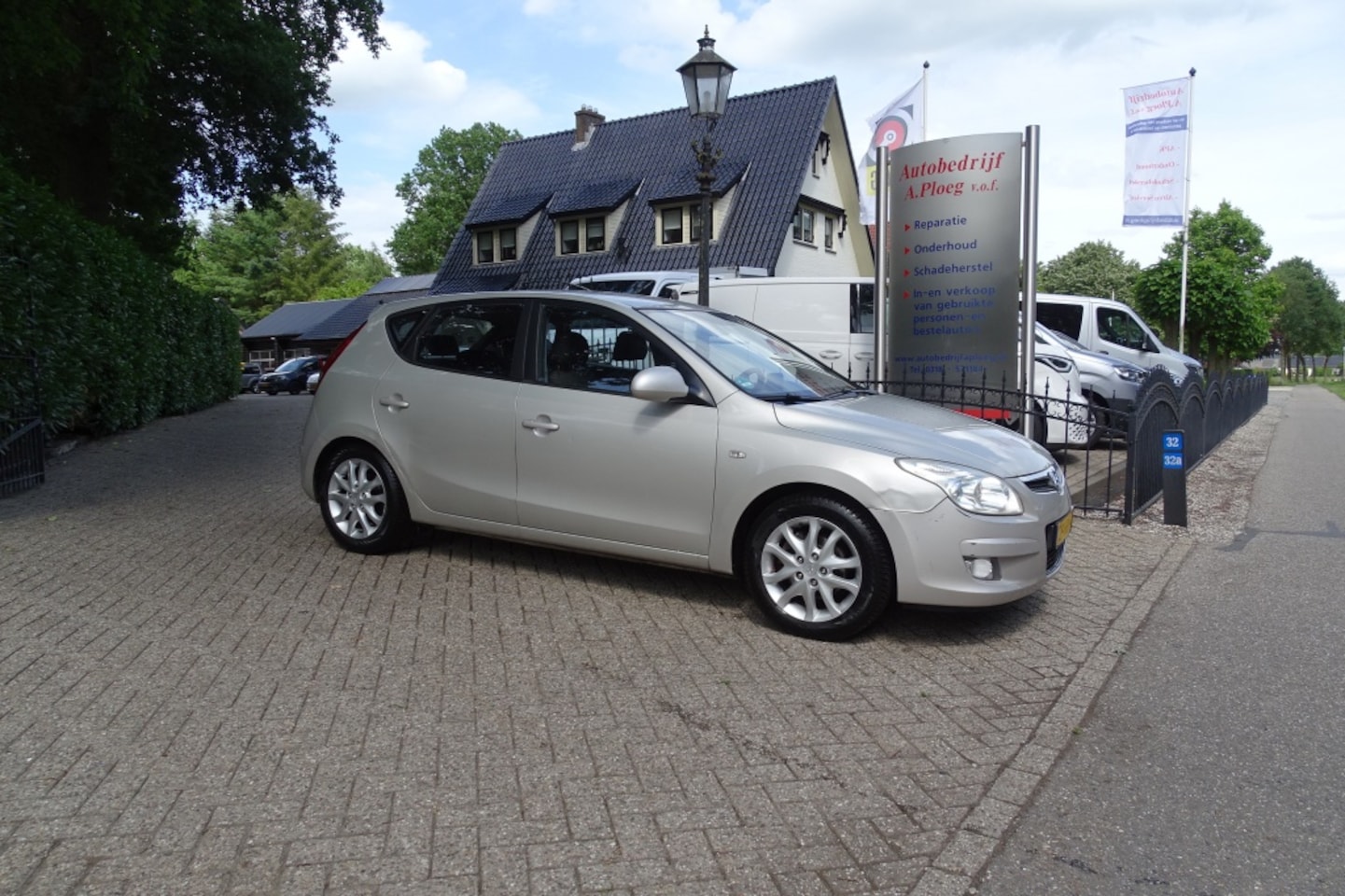 Hyundai i30 - 1.6i Dynamic Luxe NIEUW APK AIRCO NAVI - AutoWereld.nl