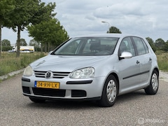 Volkswagen Golf - 1.6 FSI Comfortline