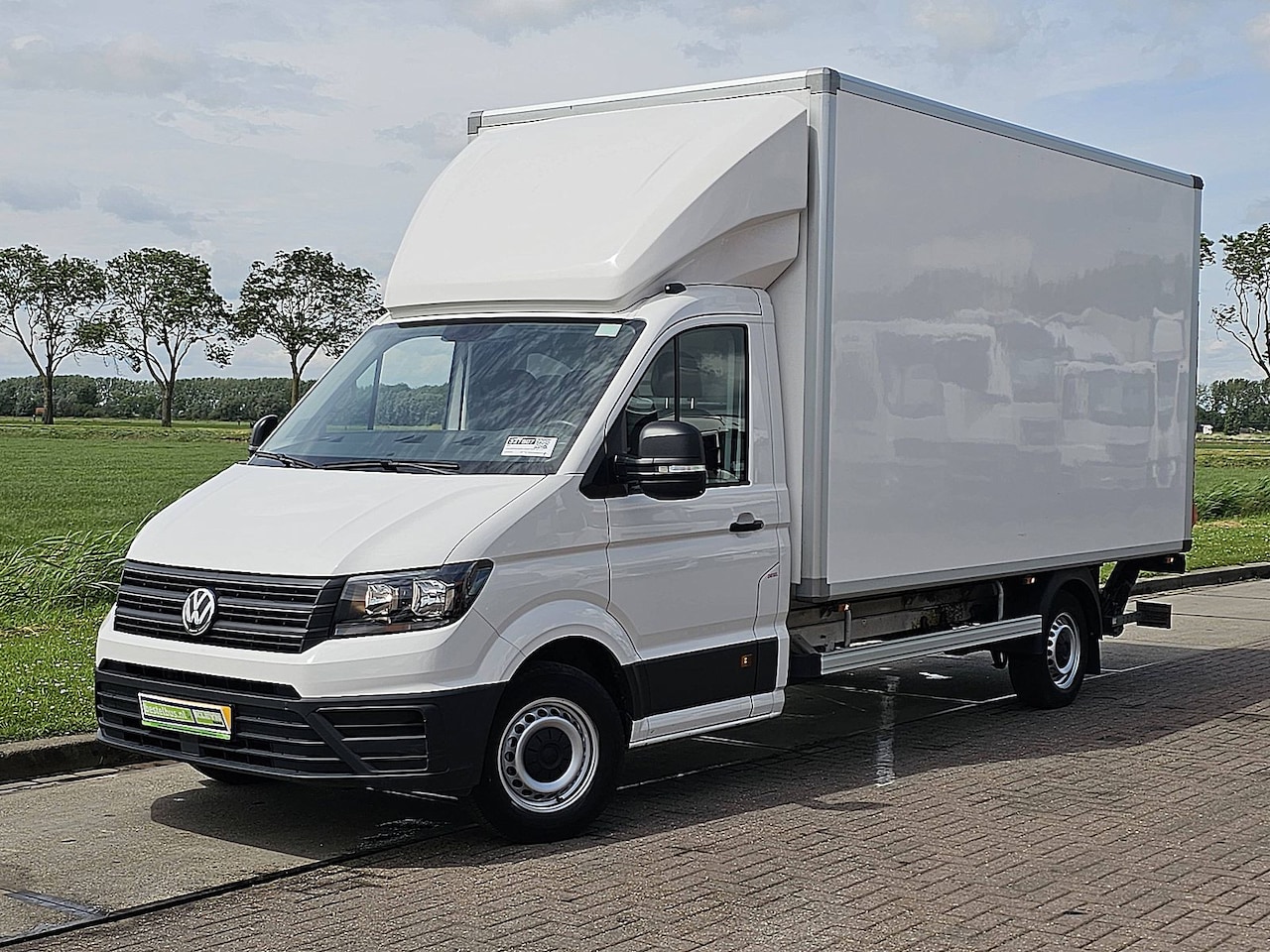 Volkswagen Crafter - 35 2.0 TDI L4 Trendline Bakwagen Laadklep Lat-om-Lat Betimmerd Spoiler Zijdeur Euro6 140Pk - AutoWereld.nl