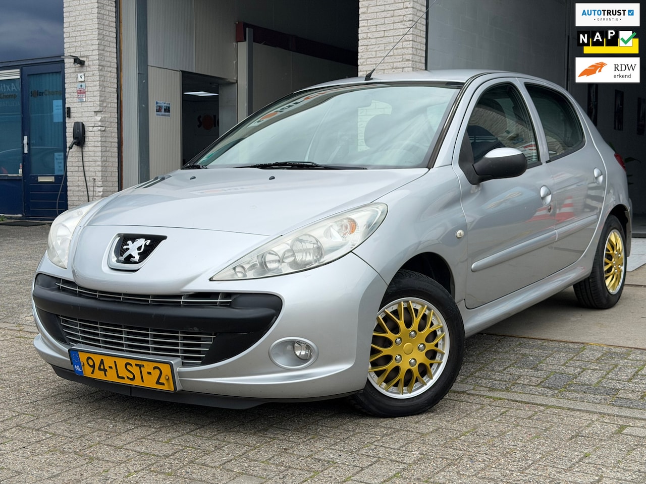 Peugeot 206 - 1.4 XS/ 5drs/ nap/ goede onderhouden/ 1jaar apk/ zeer nette auto. - AutoWereld.nl