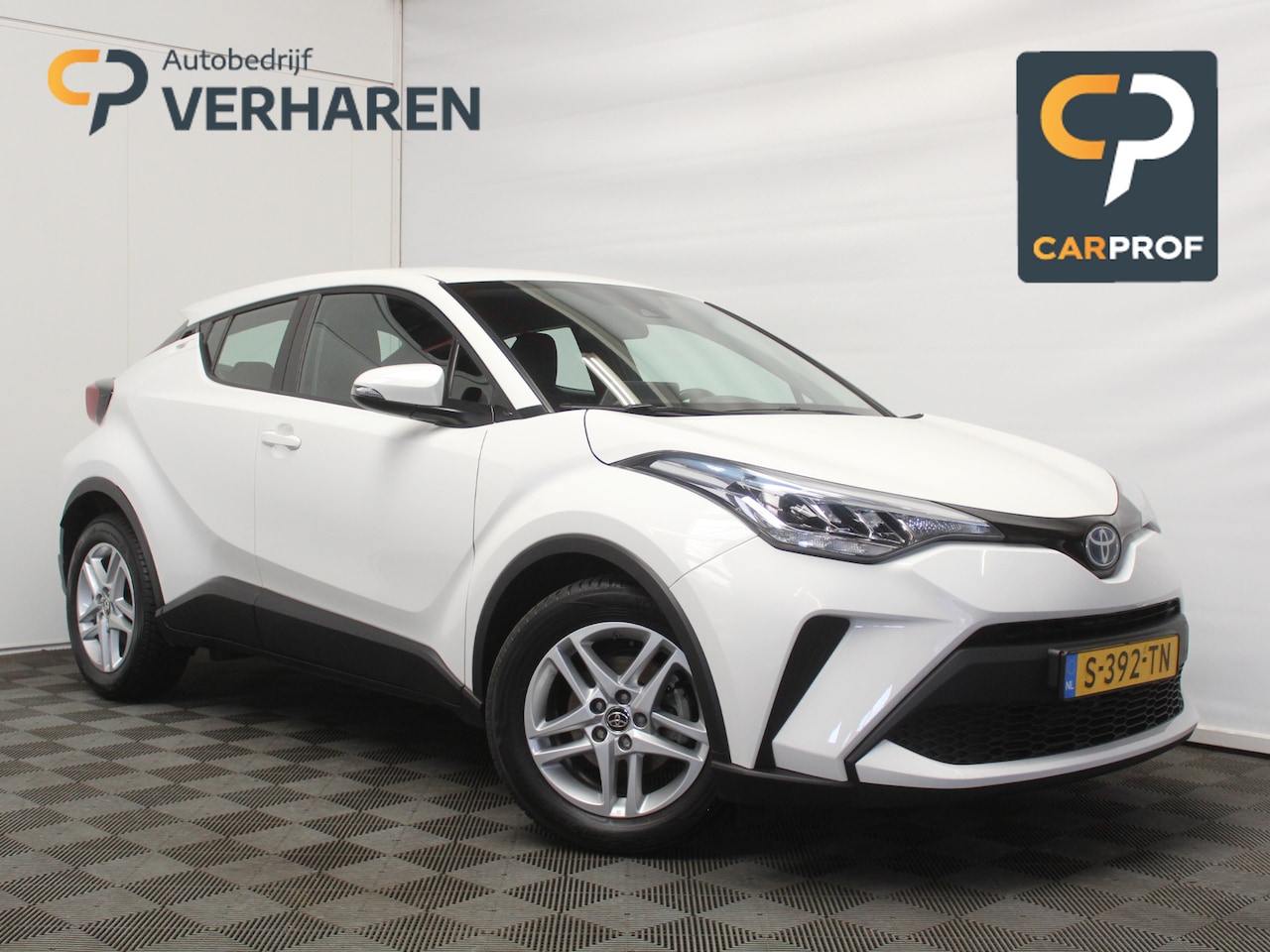 Toyota C-HR - 1.8 Hybrid Active CLIMATE | CAMERA | LED | CARPLAY | LMV17 | ADAPCRUISE | DAB - AutoWereld.nl